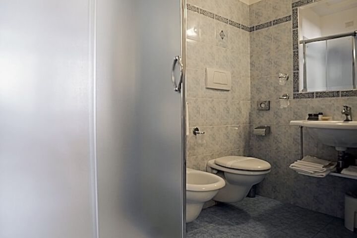Room 68 of 142