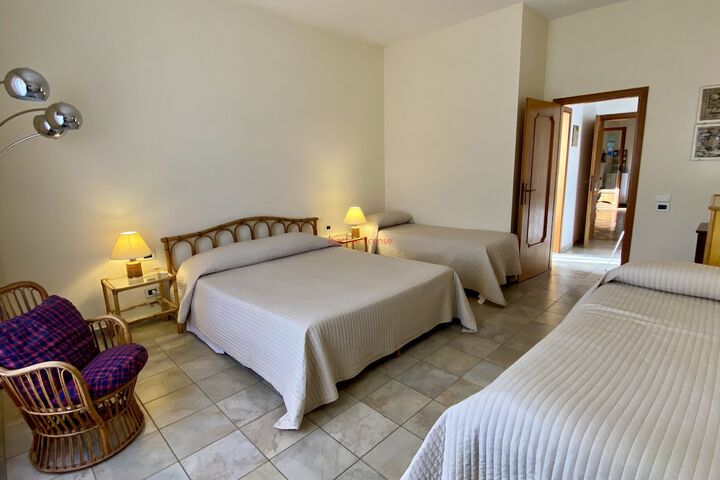Room 4 of 61