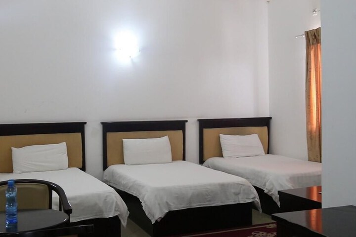 Room 12 of 32
