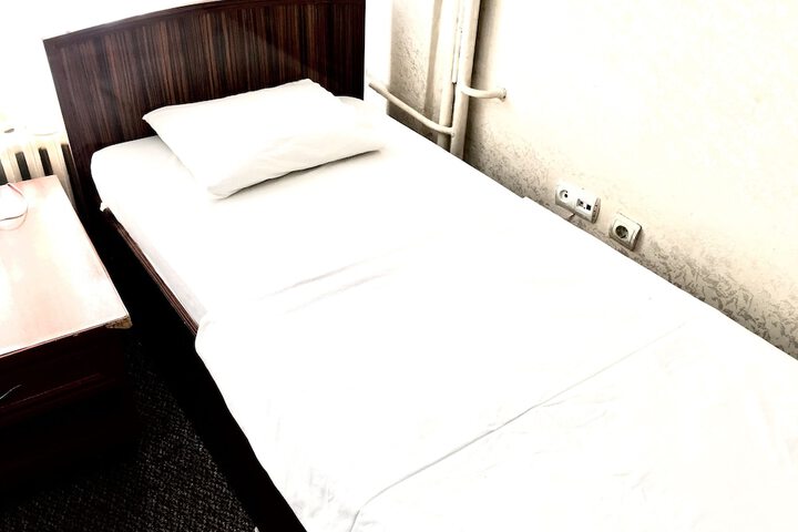 Room 7 of 27