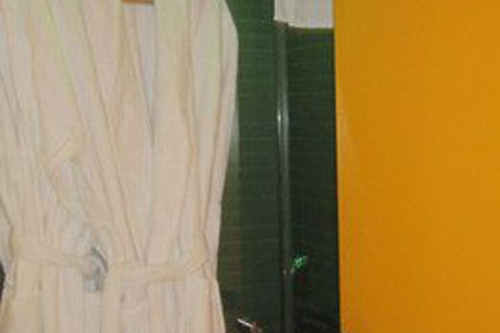 Room 2 of 25