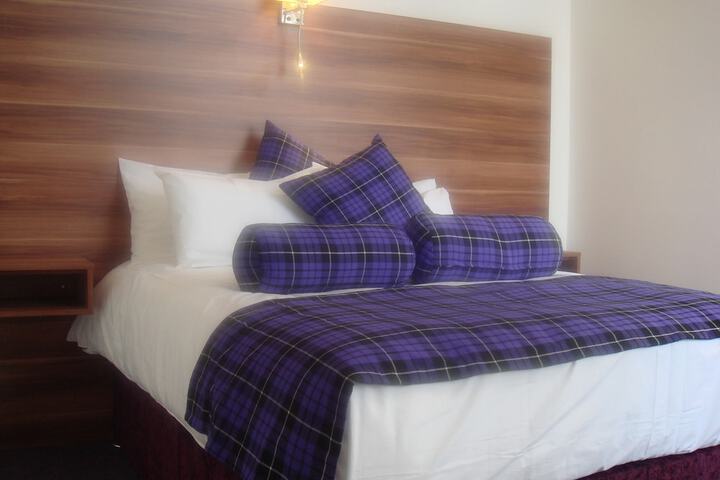 Room 4 of 33