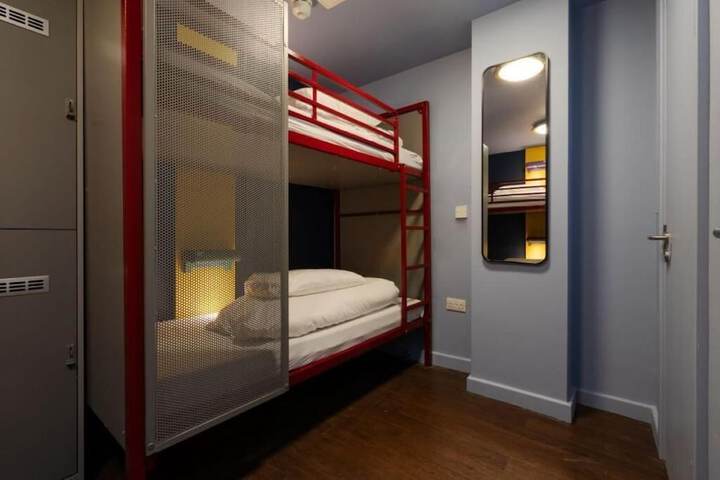 Room 17 of 48