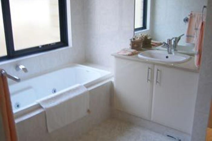 Room 6 of 24