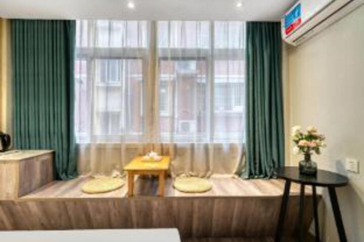 Lanwei Boutique Hotel (Yuyingfang Branch Deqing County)