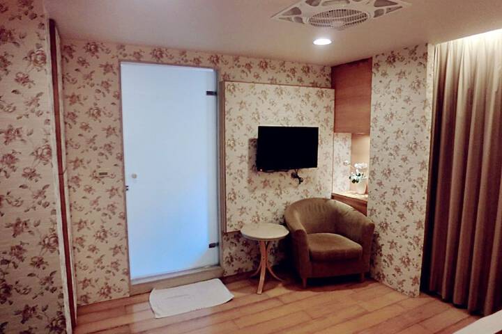 Room 24 of 67