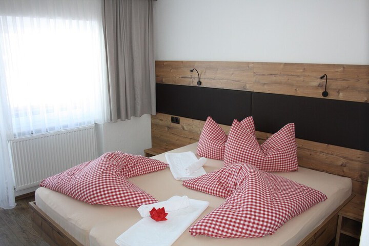 Room 3 of 49