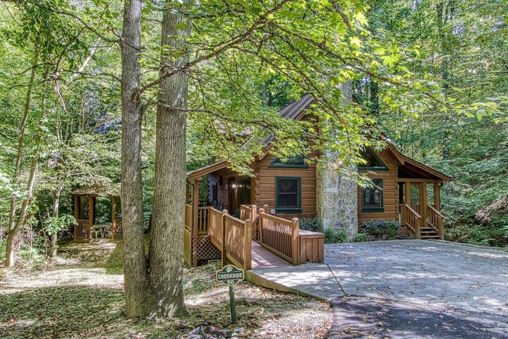 Er50 - Creekside - Great Location. Close To All The Action! 2 Bedroom Cabin by RedAwning in Pigeon Forge, TN