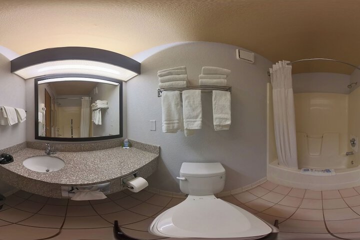 Room 12 of 18