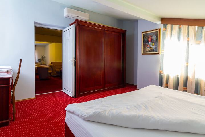 Room 15 of 41