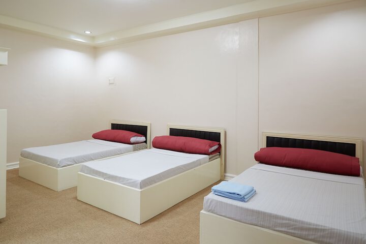 Room 13 of 38