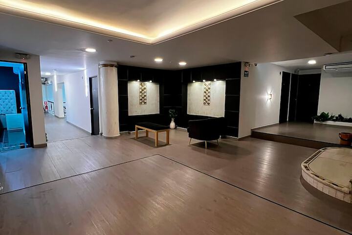 Ballroom/Hall 79 of 87