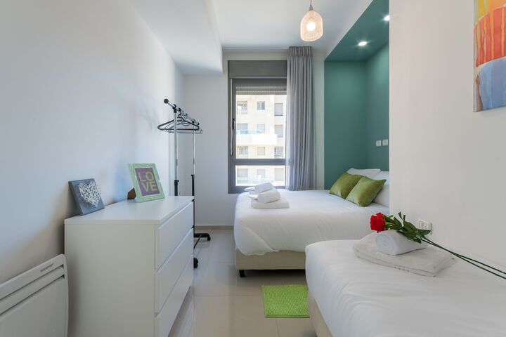 Room 6 of 33