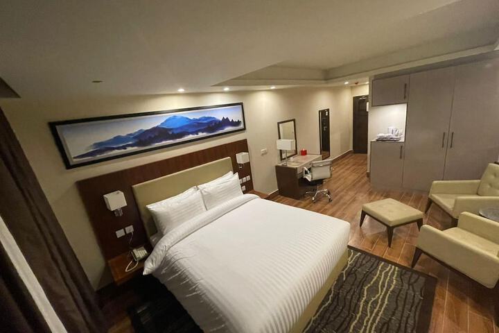 Room 2 of 7