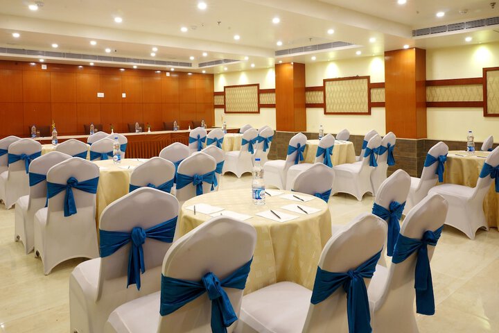 Business Center 33 of 37