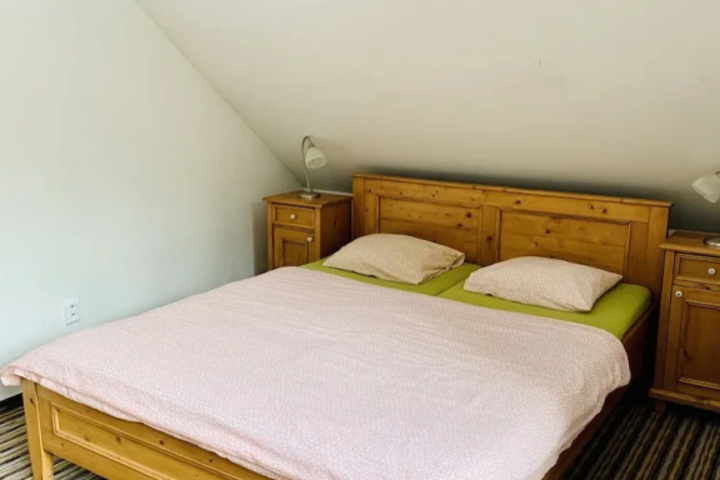 Room 5 of 18