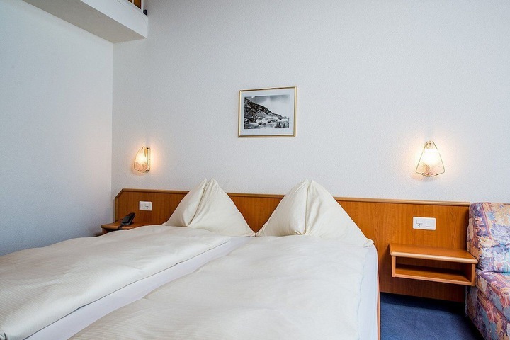 Room 19 of 77