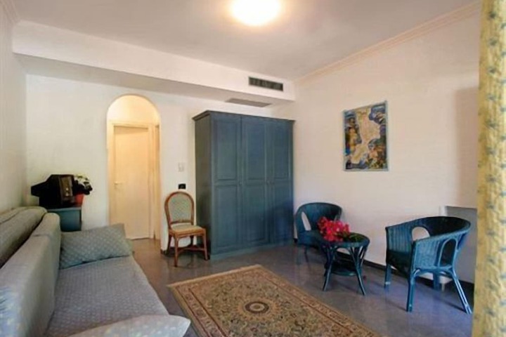 Room 10 of 31