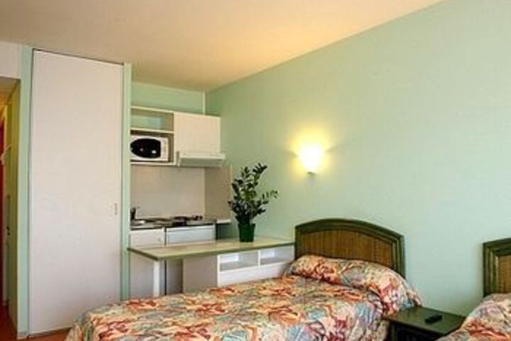 Room 5 of 12