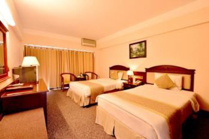 Room 9 of 26
