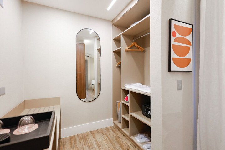Room 14 of 143