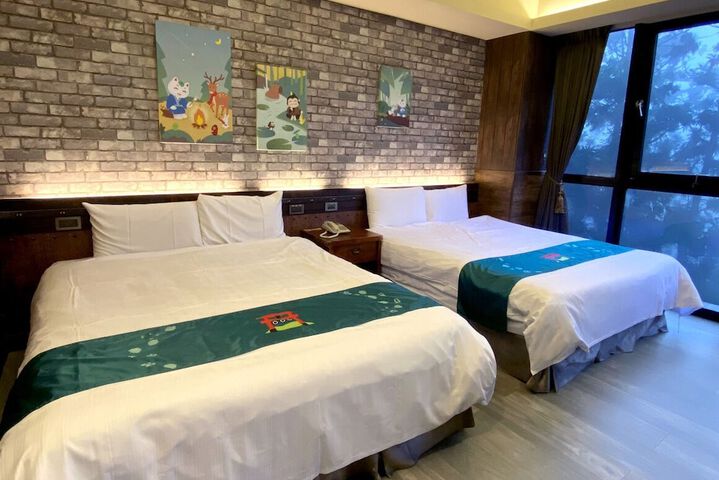 Room 4 of 12