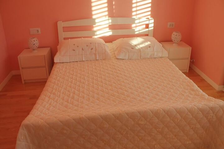 Room 4 of 12