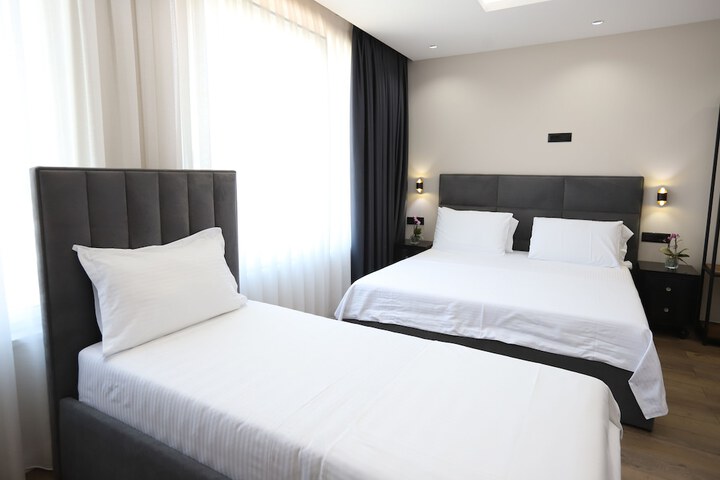 Room 73 of 121
