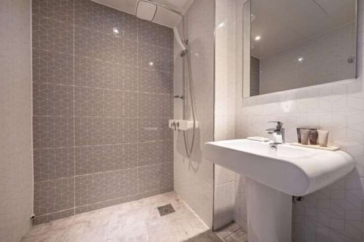 Room 9 of 21