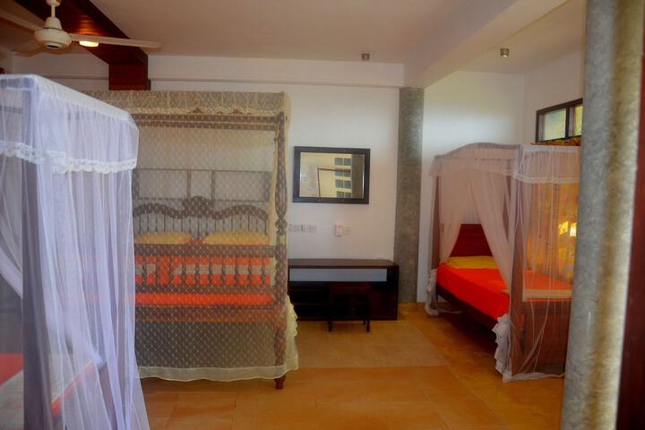 Room 6 of 76