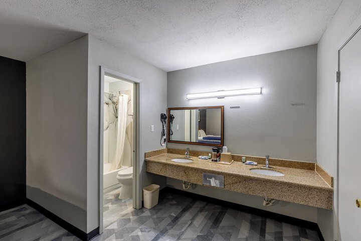 Room 14 of 21