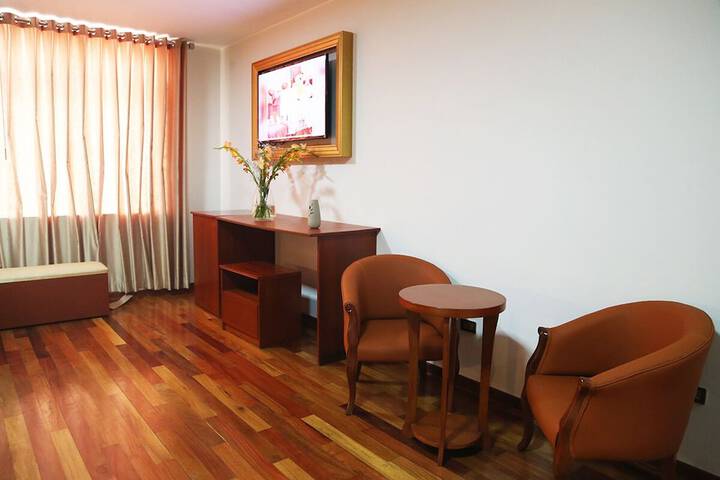 Room 6 of 28