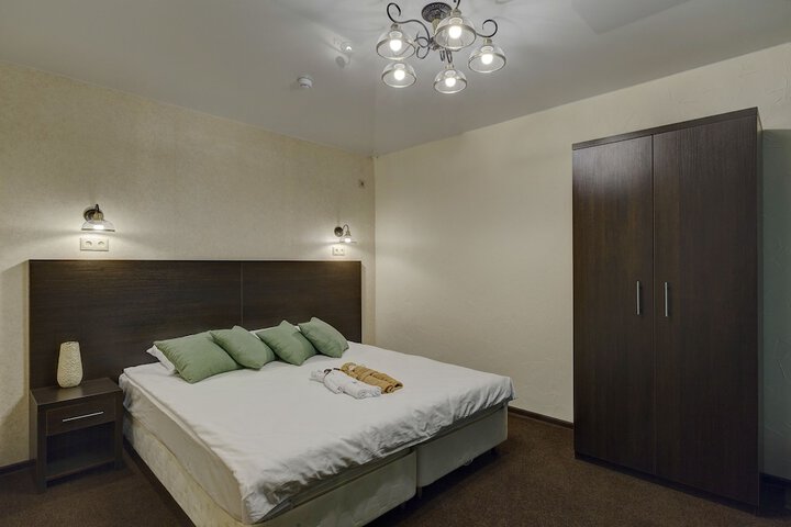 Room 6 of 19