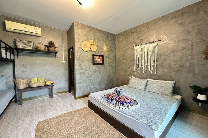 Room 2 of 102