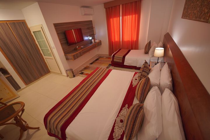 Room 27 of 61
