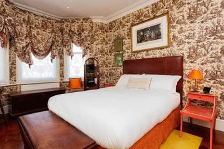 Room 9 of 29