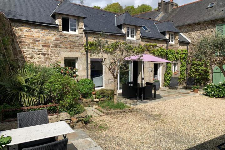 La Petite Cour