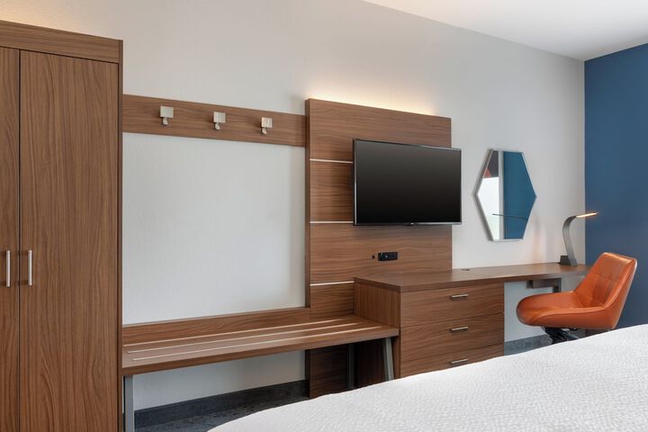 Room 28 of 73