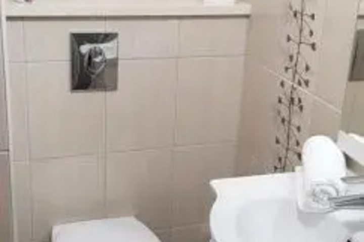 Room 9 of 19