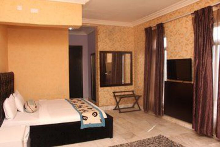 Room 17 of 46