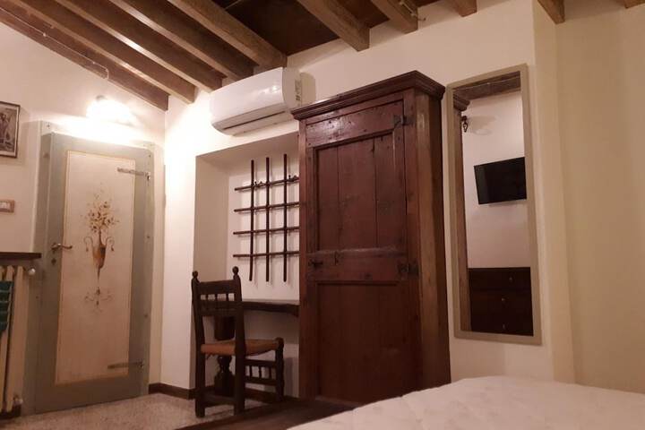 Room 15 of 50