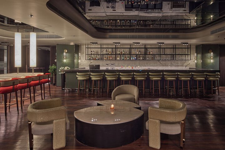 Lounge 115 of 126