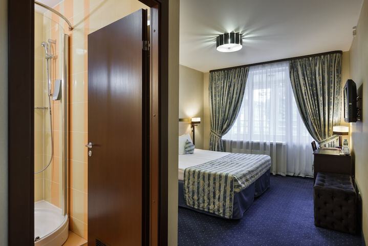 Room 21 of 44