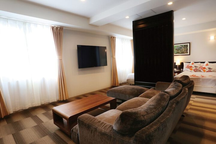 Room 27 of 40