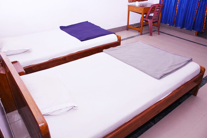 Room 10 of 42