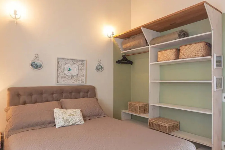 Room 3 of 17