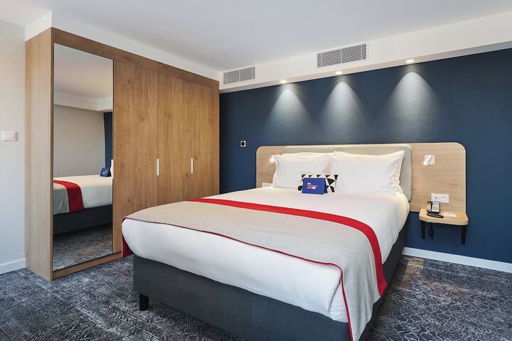 Room 5 of 37