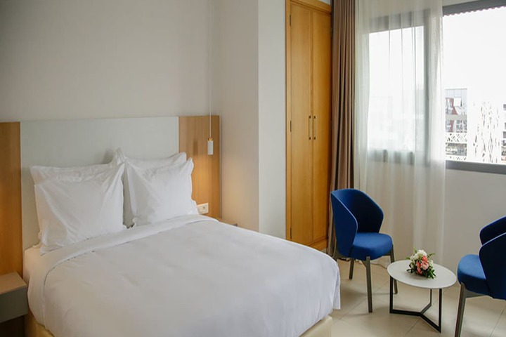 Room 12 of 30