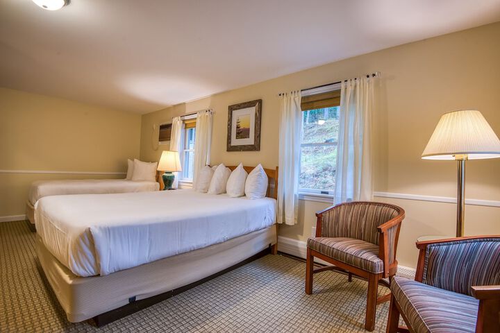 Slope Queen Bed with View (100 of 100)