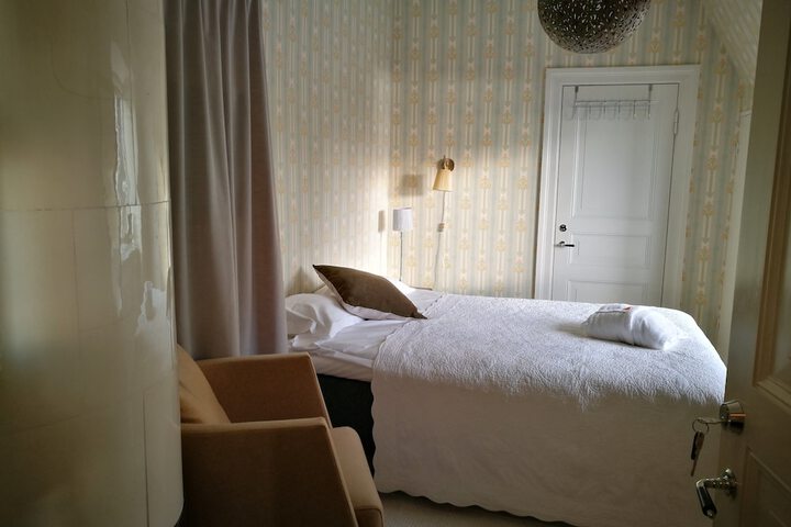 Room 3 of 75